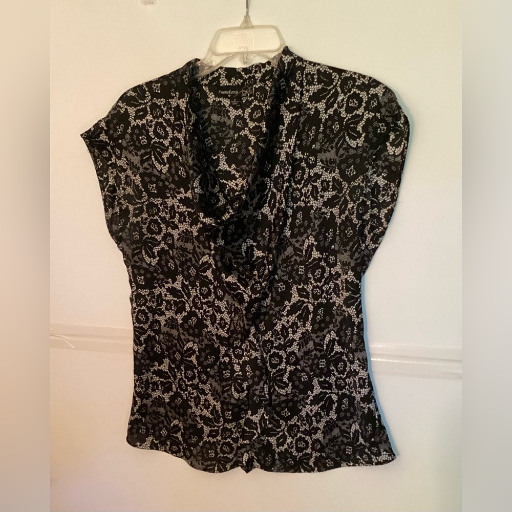 7 Wonders woman’s SS blouse. Black and white…size S